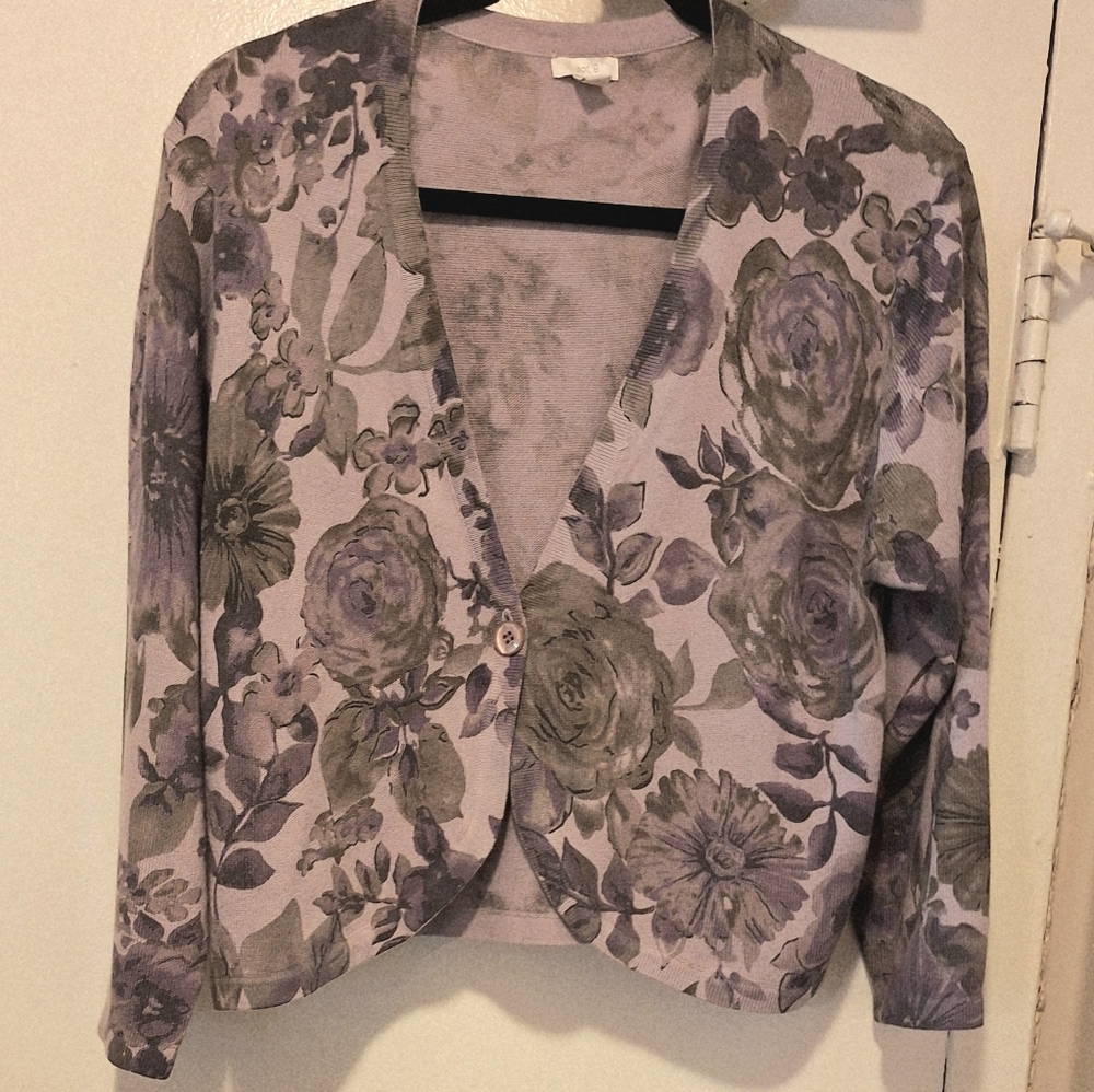 Apt 9 Size Xl Shrug In Shades Of Lavender, Grey, And Green Floral Design